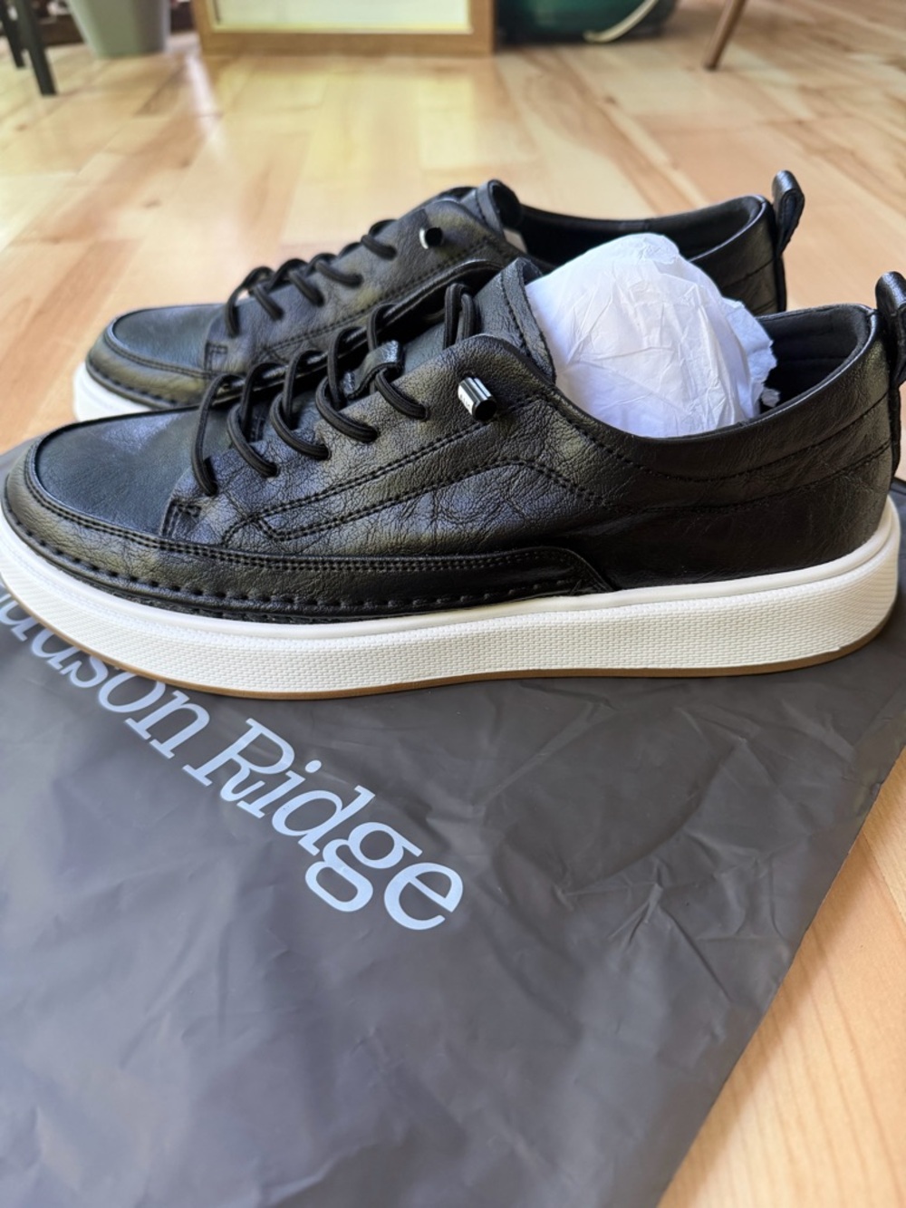 Hudson Ridge Men's Black Leather Low-Top Sneakers